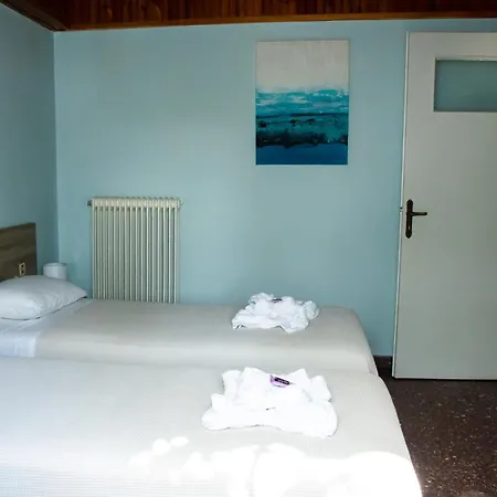 La Famillia Chania Center