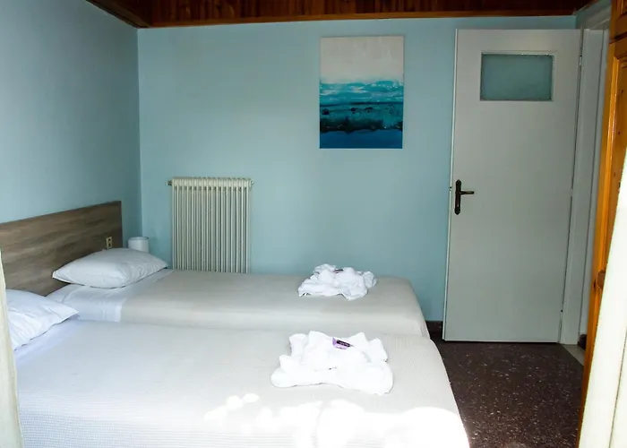 La Famillia Chania Center