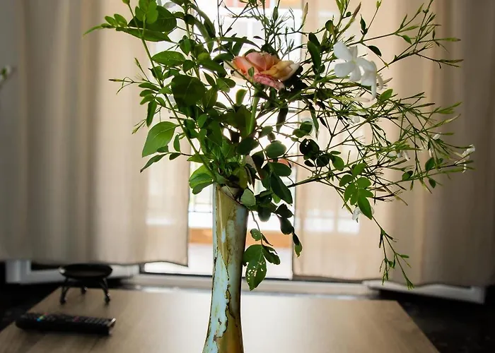 La Famillia Chania Center *