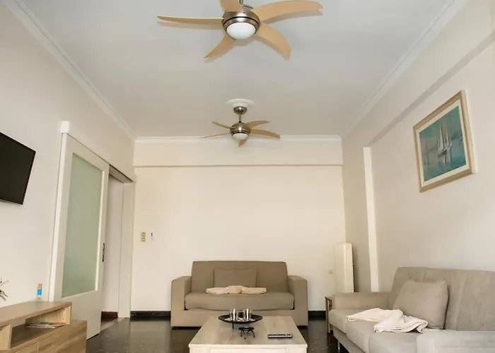 La Famillia Chania Center